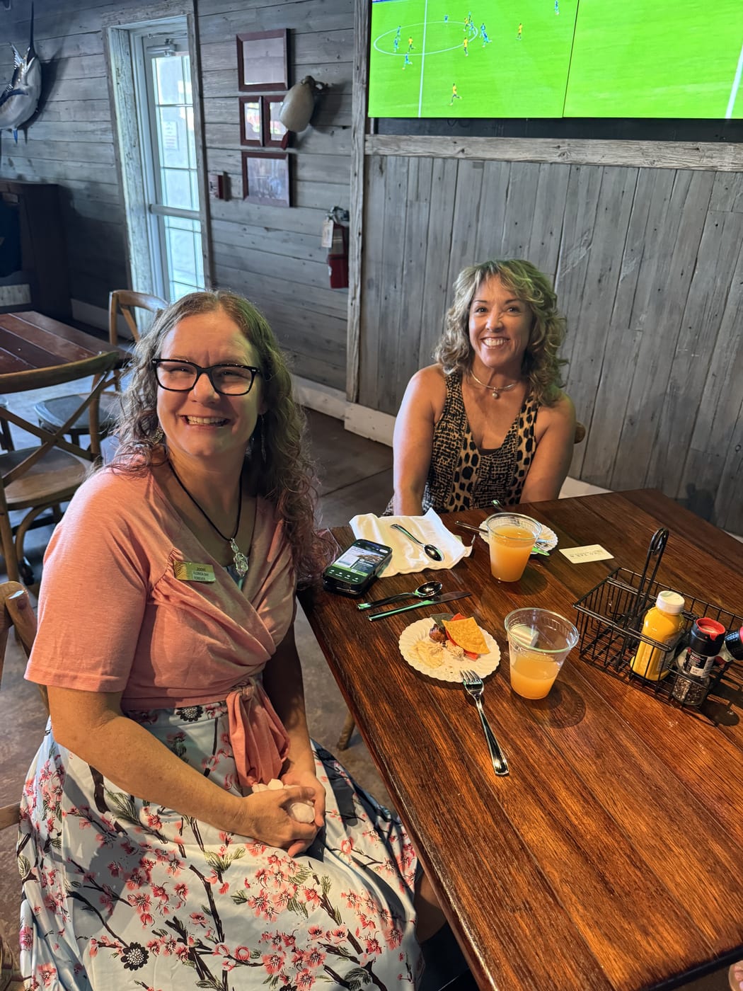 Jodie & Daphne at Skipper's with the Key Largo Chamber
